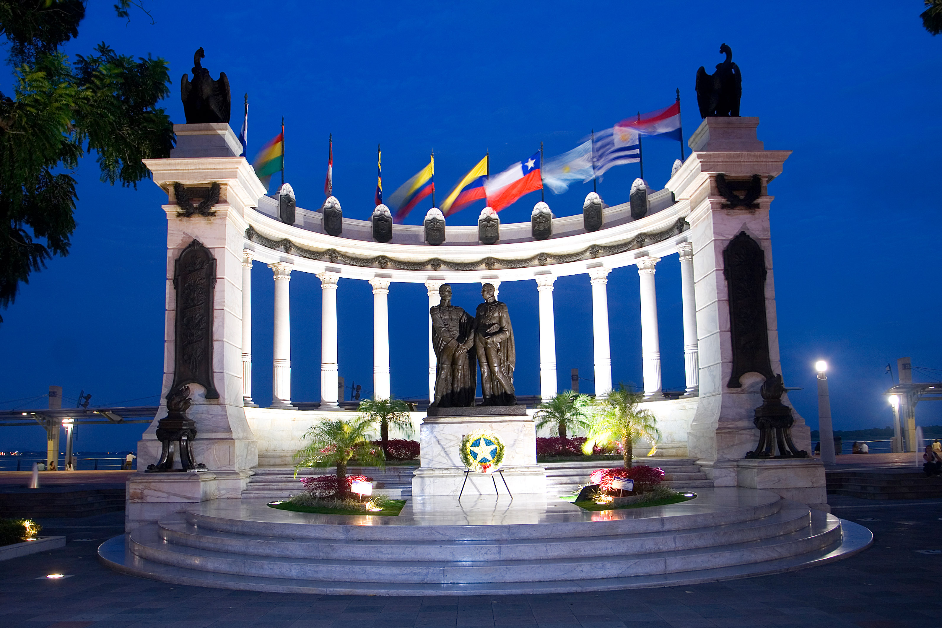que hora es en guayaquil ecuador